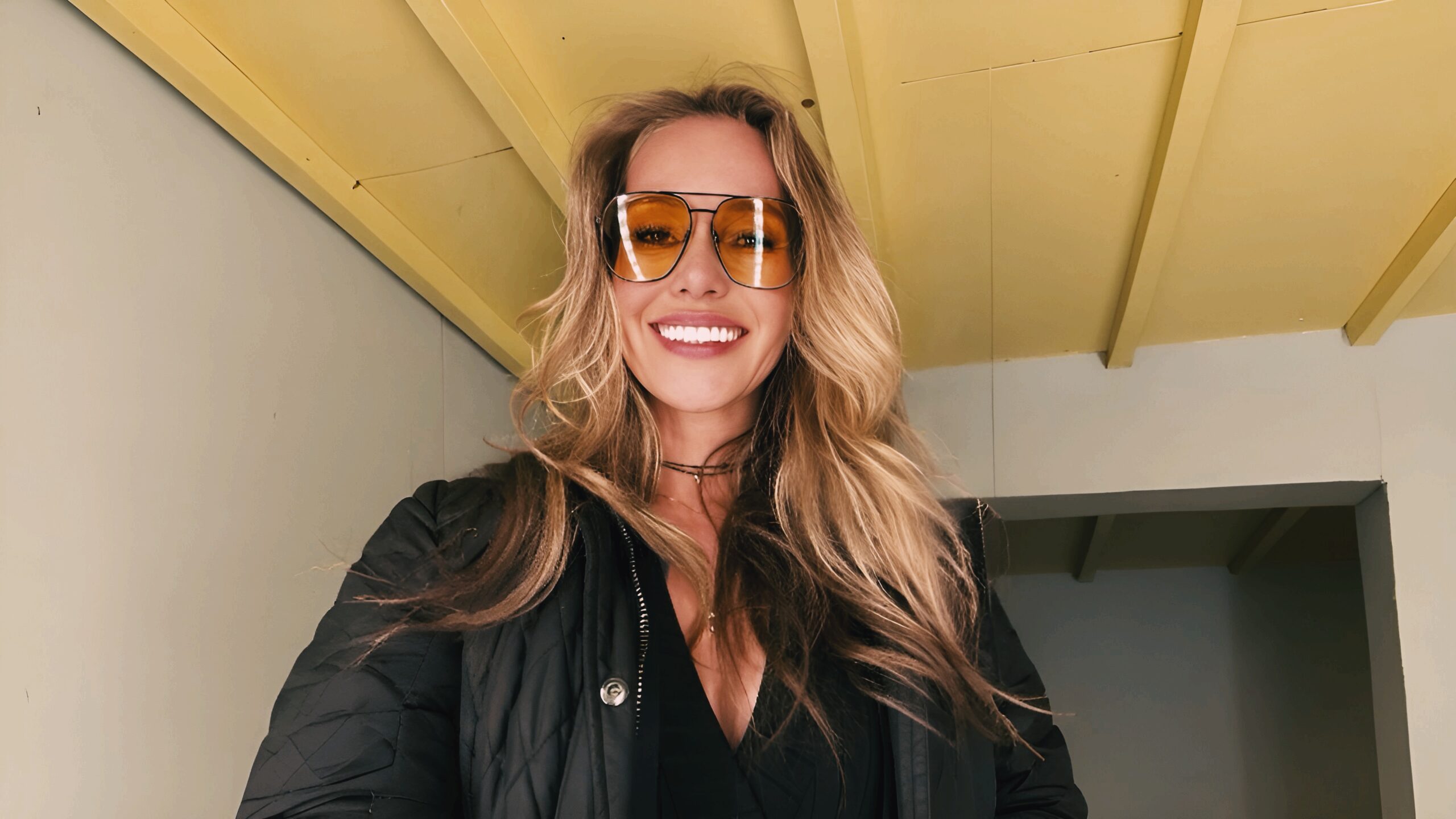 Elena Nozon aus Hannover spricht über ein selbstbestimmtes Leben und wie man dieses erreichen kann