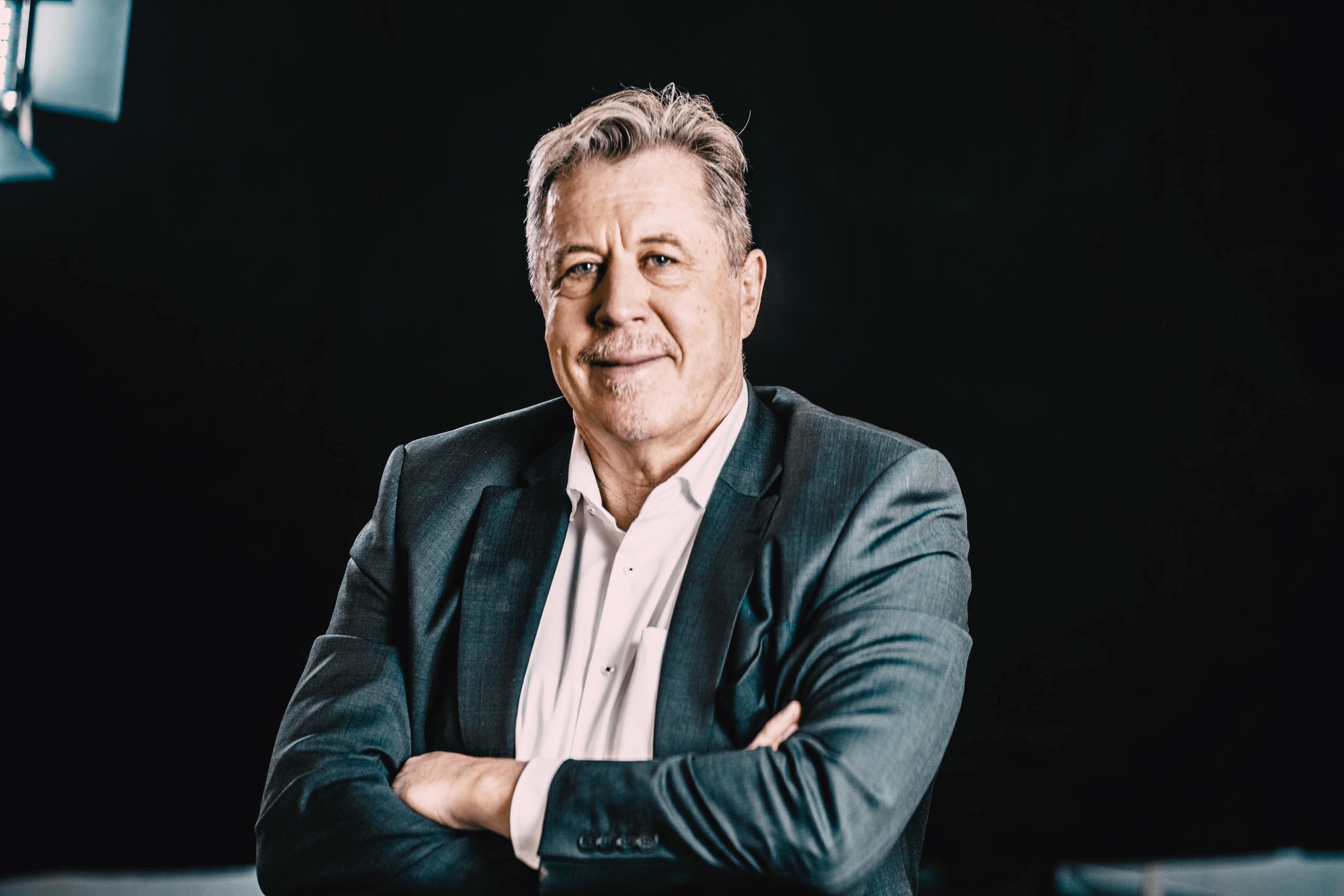 Thomas Scheffel bietet kostenlose Vertragsanalyse für Kunden an - erfahrener Experte prüft Dokumente auf Schwachstellen