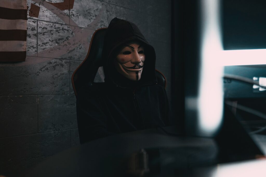 Thomas Scheffel warnt vor betrügerischen Stellenanzeigen und gibt Tipps zum Erkennen von Betrug bei Jobausschreibungen